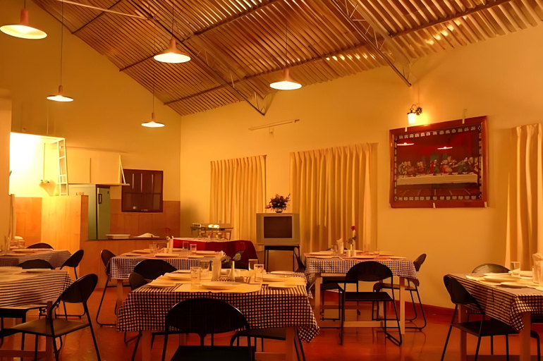 Food & Drinks 4, Whispering Pinewoods, Idukki
