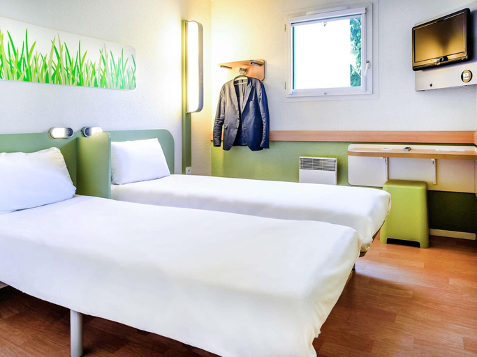 Bedroom 5, ibis budget Valenciennes Petite Forêt, Nord