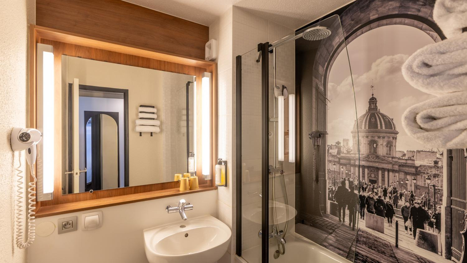 Bathroom 4, Campanile PRIME - Paris Bobigny, Seine-Saint-Denis