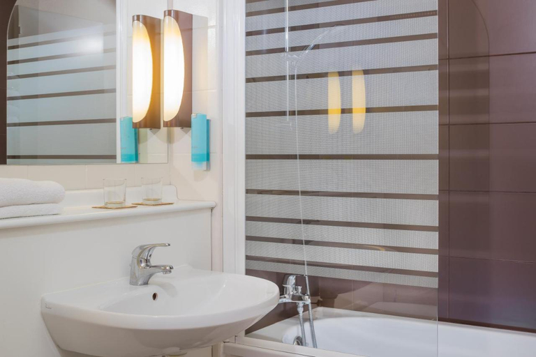 Bathroom 4, Terre de Provence Hotel & Spa, Vaucluse