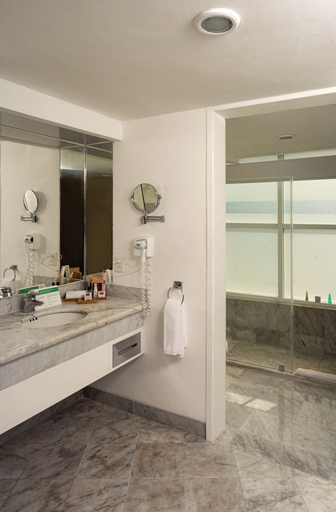 Bathroom 5, Sunset Royal Beach Resort, Benito Juárez