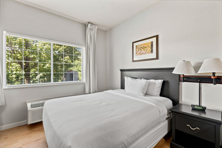 Bedroom 3, Willow Inn Suites Rochester, Olmsted