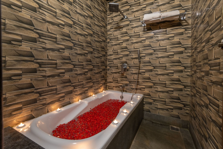Bathroom 4, Coorg Jungle Camp Backwater Resort, Kodagu