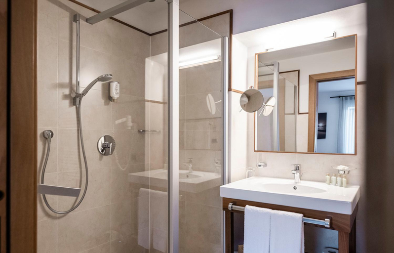 Bathroom 2, Hotel Gnollhof, Bolzano