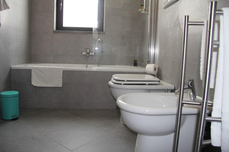 Bathroom 4, Urban Pop 2 BnB, Catania
