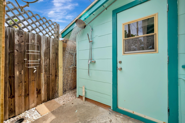 Property grounds 5, Bay Breeze Cottage, Pinellas