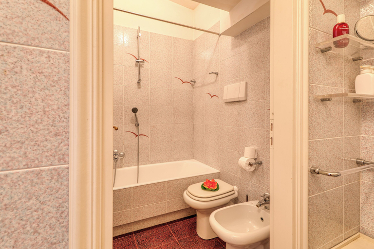 Bathroom 2, Hanbury Apt Pool And Sea, Imperia