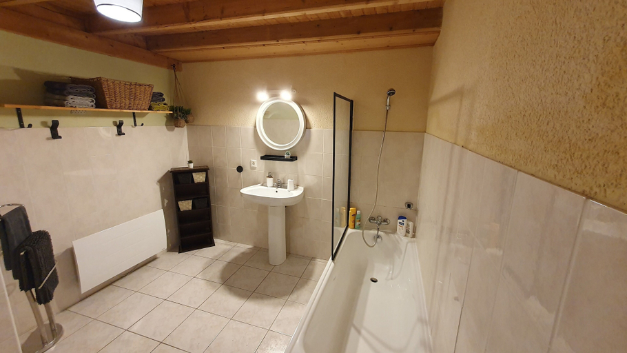 Bathroom 4, Domaine Bardon, Charente-Maritime