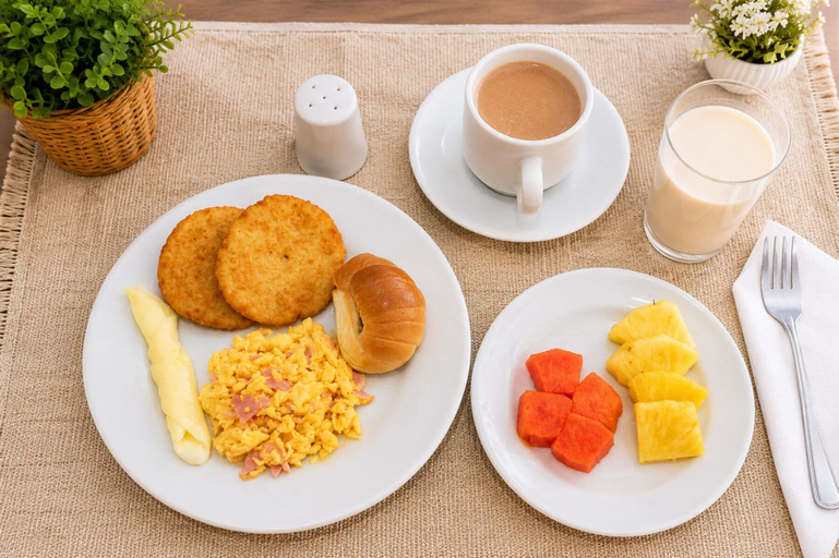 Breakfast meal, Delfin Hotel Collection Rodadero, Santa Marta (Dist. Esp.)