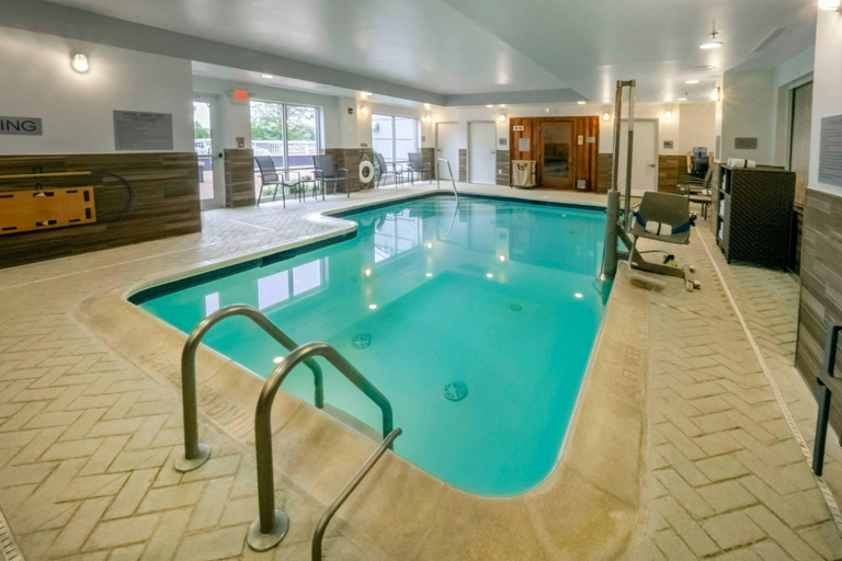 Sport & Beauty 5, Fairfield Inn Suites Hazleton, Luzerne