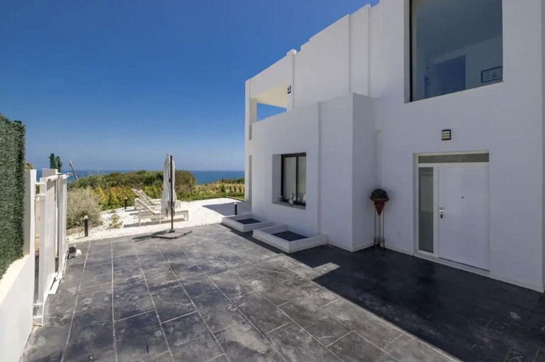 Terrace/patio 3, Villa Sotogrande- Sleeps 10 - Pool Access- Jacuzzi, Cádiz