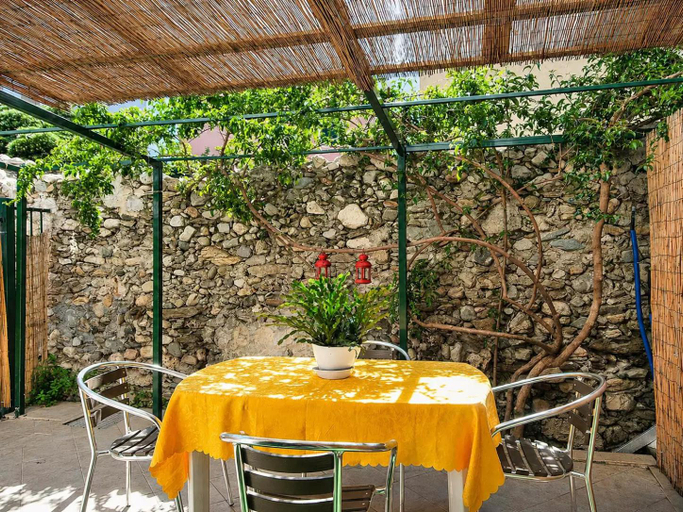 Food & Drinks, Residence Glicini, Savona
