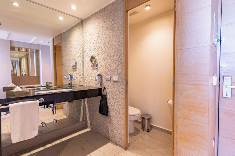 Bathroom 4, Wyndham Concepcion Pettra, Concepción