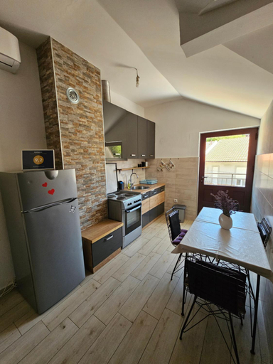 Others 4, Apartment Kovac
