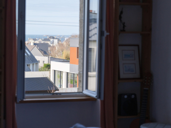 View from property 4, House in Ploudalmezeau by Rock Beach, Finistère