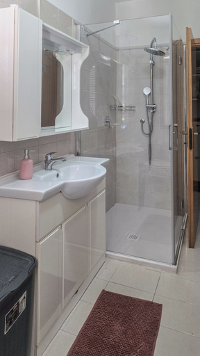 Bathroom 5, Villa Garden, Fermo