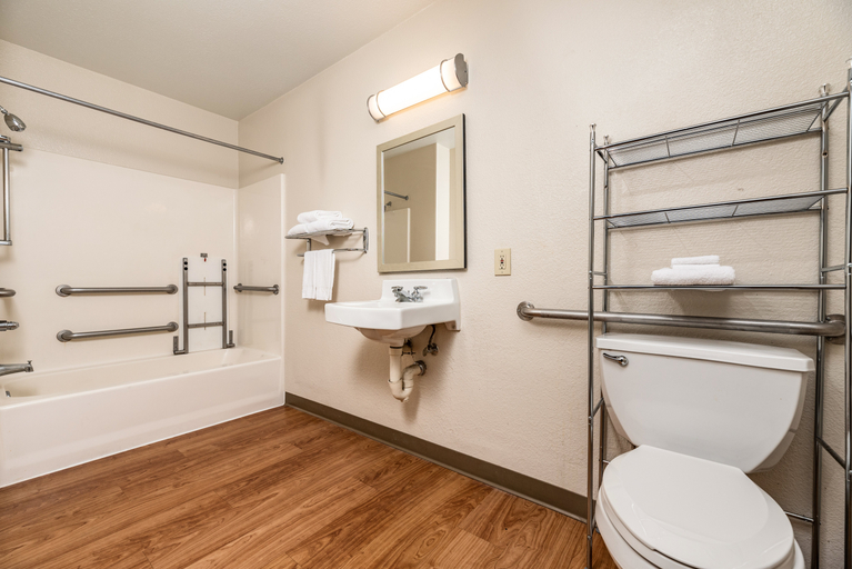 Bathroom 4, Hometowne Studios Fresno West, Fresno
