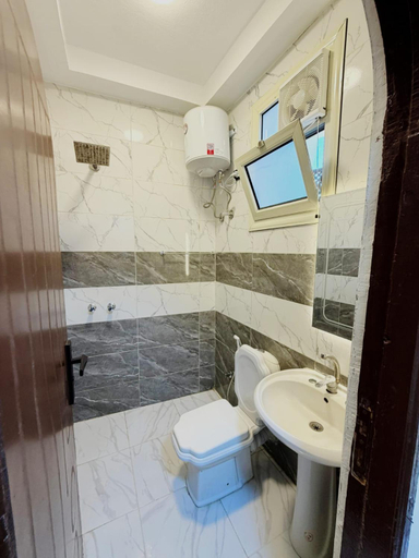 Bathroom 5, Seven Heaven Hotel Diving Center, Sant Katrin