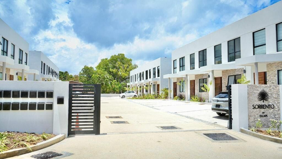 Exterior 3, Walk to Beach New Elegant 3BR with Pool