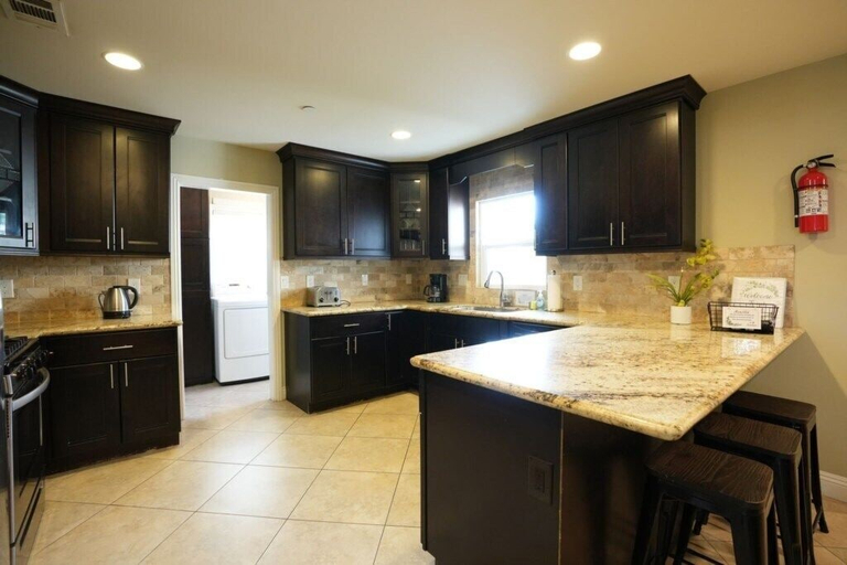 Others 3, Awesome 4 Bedroom, 3 1/2 Bath Home 1/2 Mile Walk To Disney, Orange