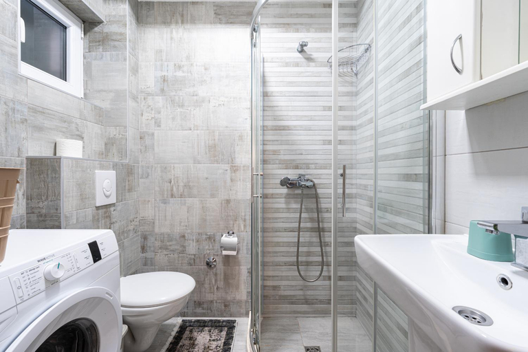 Bathroom 3, Stars Apartments
