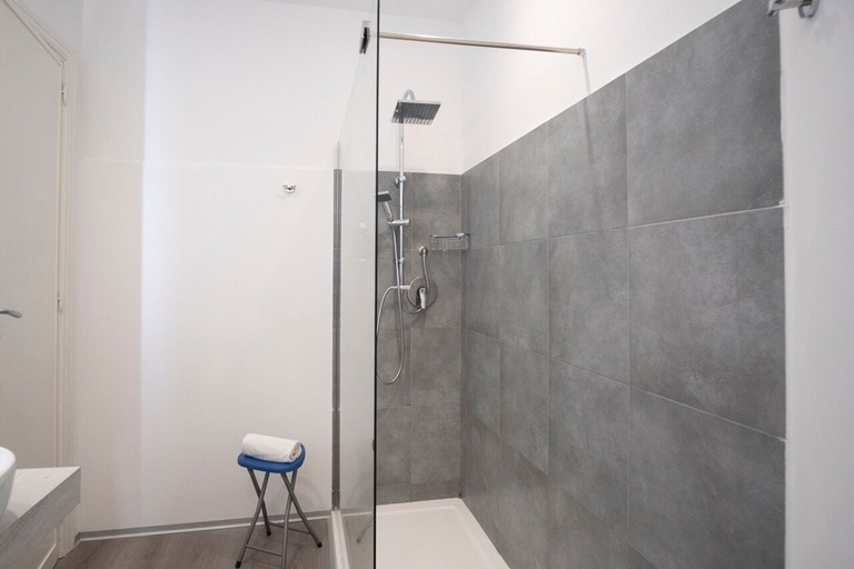Bathroom 5, Hotel Tirreno, Trapani