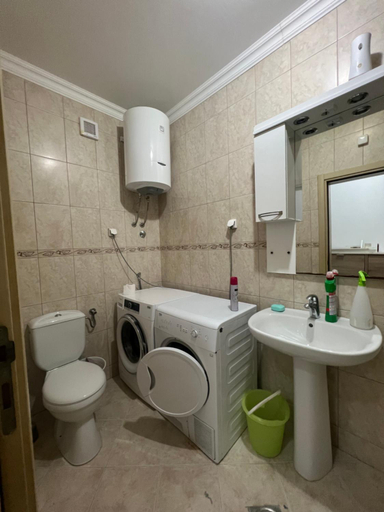 Bathroom 2, Sunny Bay Apartments
