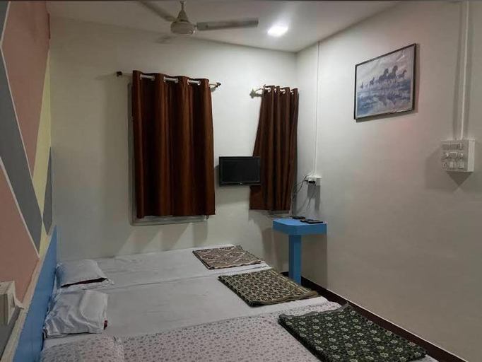 Bedroom 2, MUKTAI LODGE, Solapur