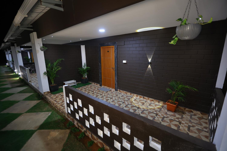 Others 5, Boomerank Inn, Ramanathapuram