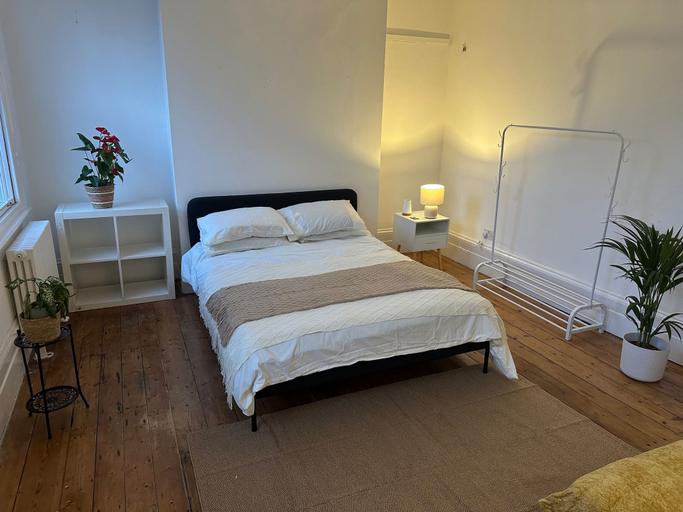 Room 5, Charming Victorian Townhouse & Garden, London