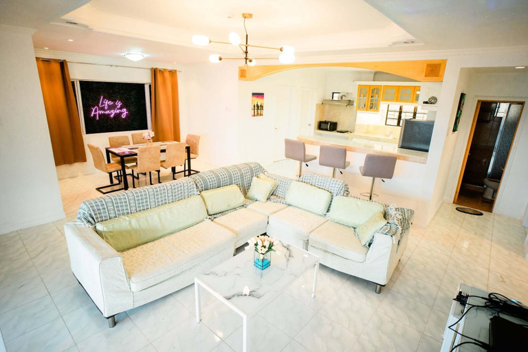 Living area, Penthouse 6500 Hotel, Tacloban City