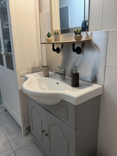Bathroom 3, Domaine Bardon, Charente-Maritime