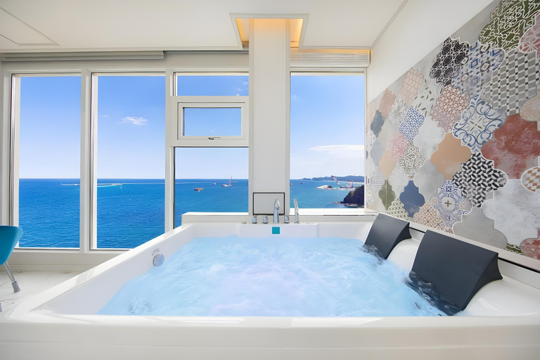 Bathroom, Samcheok White Romantic Pension, Samcheok