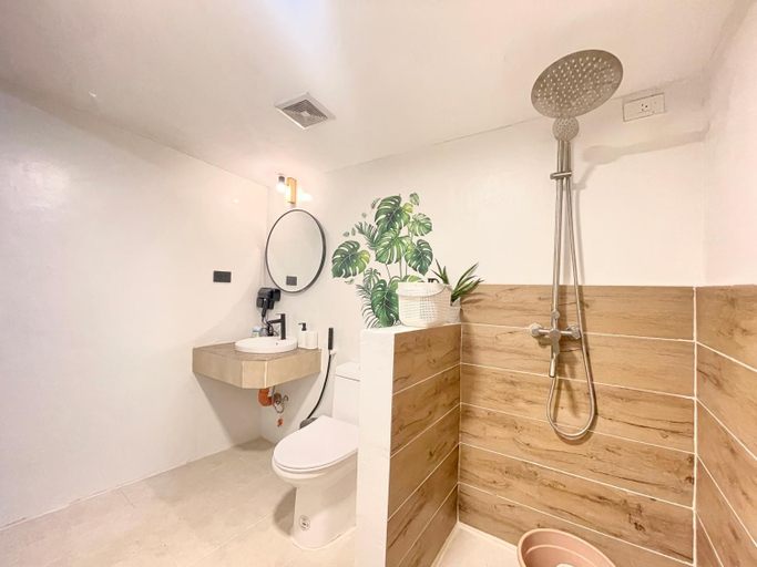 Bathroom 3, Galera Lodge, Puerto Galera