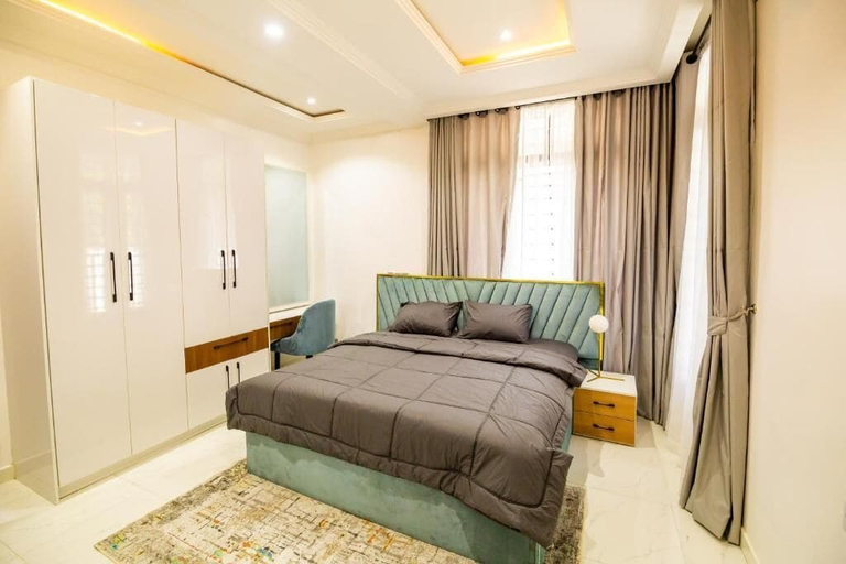 Room 4, Mind Your Business Villa, Karu