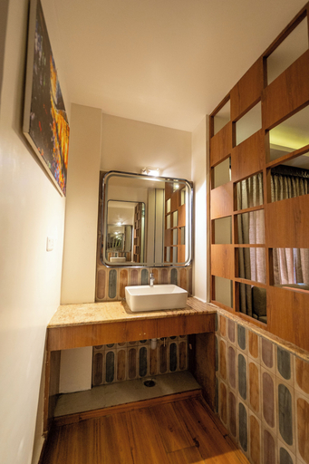 Bathroom 4, Aishwarya Residency, Mysore