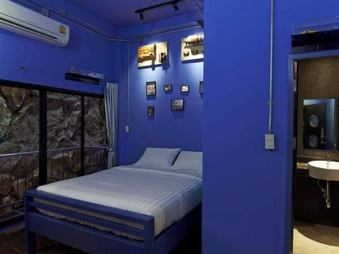 Room 2, Jasaen Hotel, Khlong San