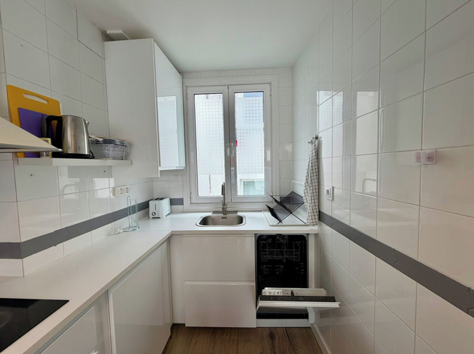 Private kitchen 5, Apt - Sleeps 4 - Pet Friendly - Central Location, A Coruña