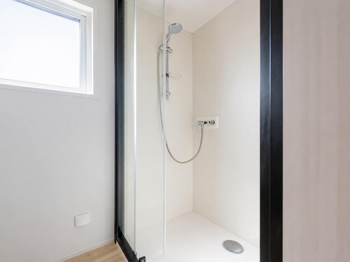 Bathroom 2, New Vennepark Caravan 463, West-Vlaanderen