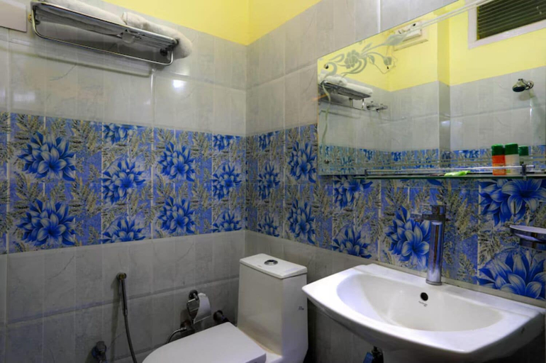 Bathroom 3, Swaasha Vista, Almora