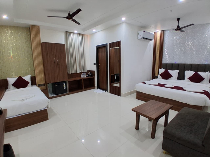 Room 4, Saffron Suites in Varanasi by SKS, Varanasi