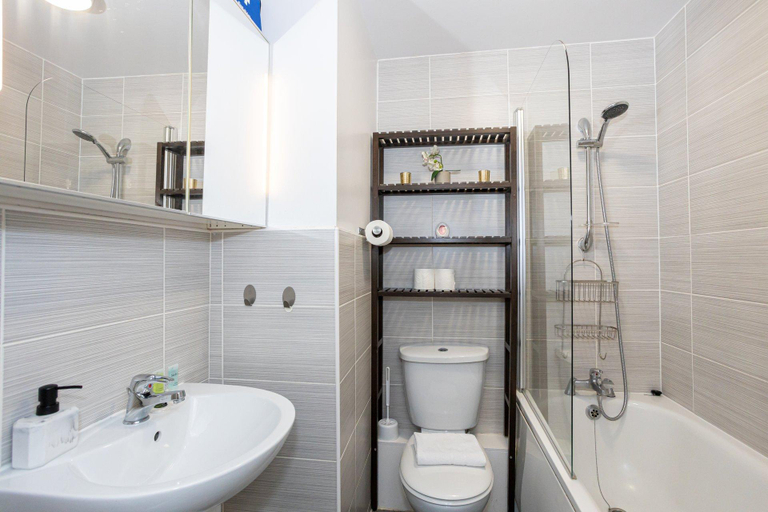 Bathroom, GuestReady - Modern stay in Bispham House, Sefton