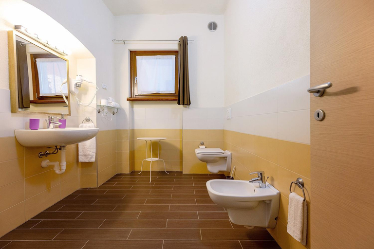 Bathroom 3, Nuova Scardua Agr Cucina Tipica, Mantua
