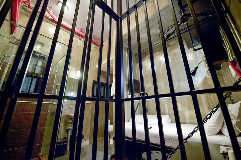 Room 5, Jasaen Stylish Hotel, Khlong San