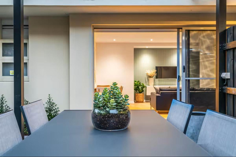 Others 4, Taft Apartments, Adelaide