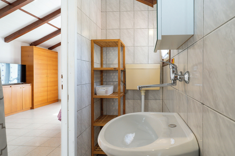 Bathroom 4, Studio Apartment Slivje, Selca