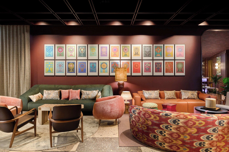 Lobby lounge