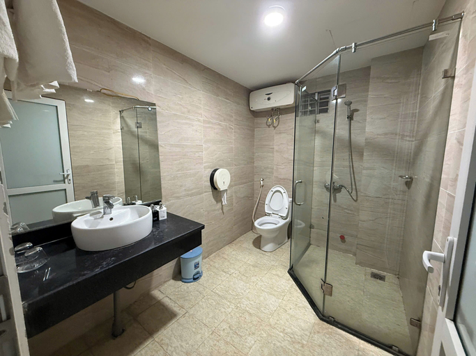 Bathroom, New Amely Hotel, Từ Liêm