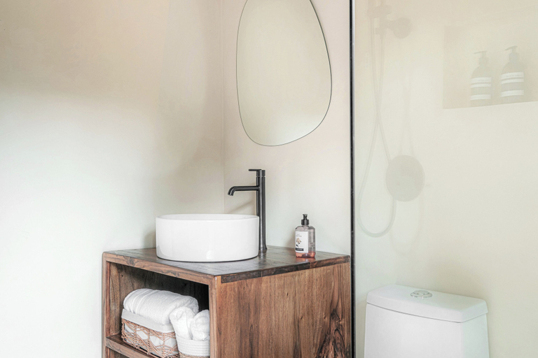 Bathroom 3, La Bonita Lodge, Talamanca