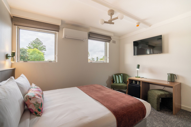 Others 4, Doonside Hotel, Blacktown - South-East